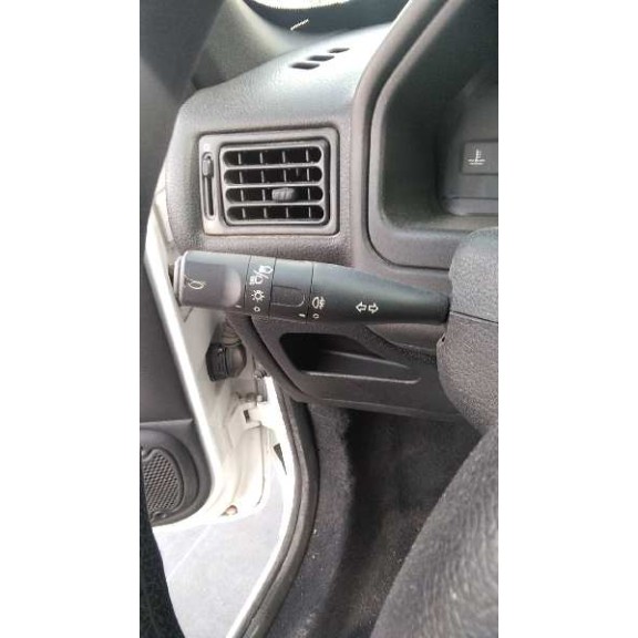 peugeot 106 (s2) del año 2000