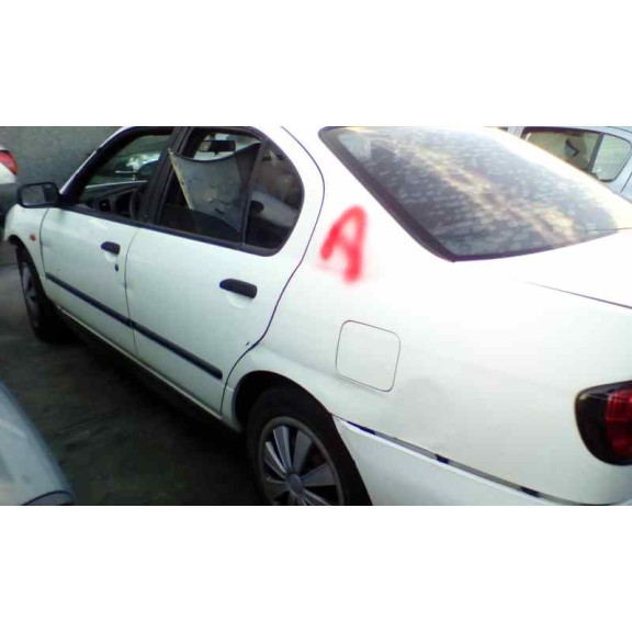 nissan primera berlina (p11) del año 2001