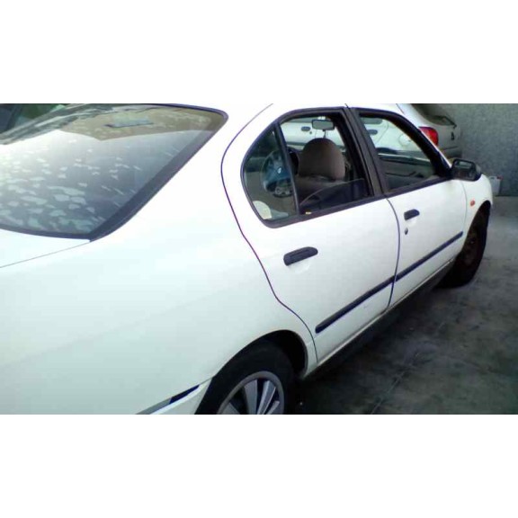 nissan primera berlina (p11) del año 2001