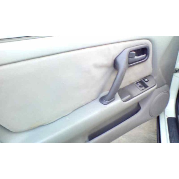 nissan primera berlina (p11) del año 2001