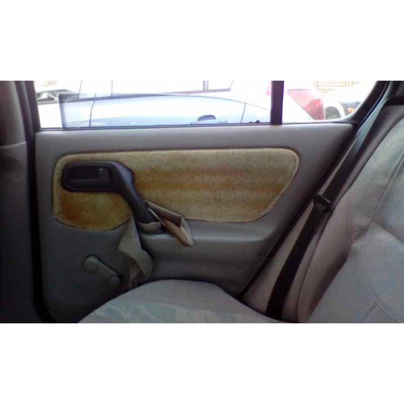 nissan primera berlina (p11) del año 2001