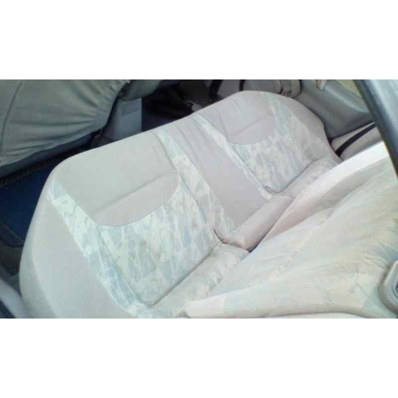 nissan primera berlina (p11) del año 2001