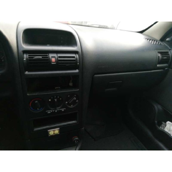 opel astra g berlina del año 2002