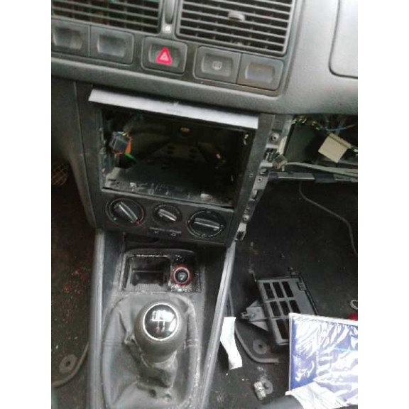 volkswagen golf iv berlina (1j1) del año 2000