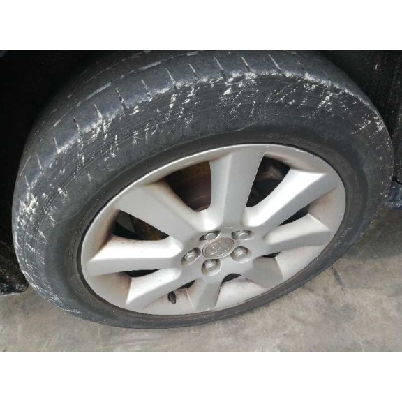 toyota avensis berlina (t25) del año 2004