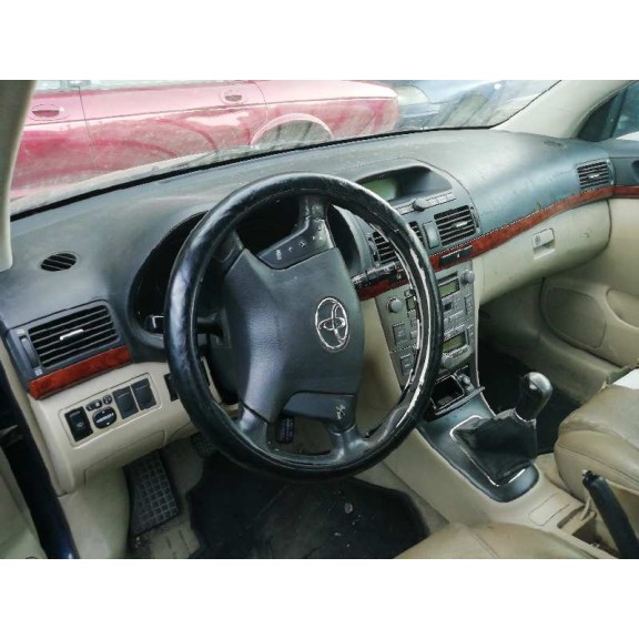 toyota avensis berlina (t25) del año 2004