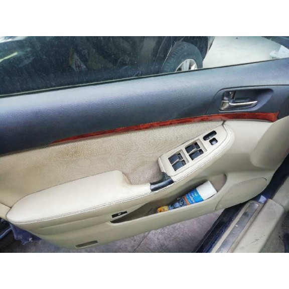 toyota avensis berlina (t25) del año 2004