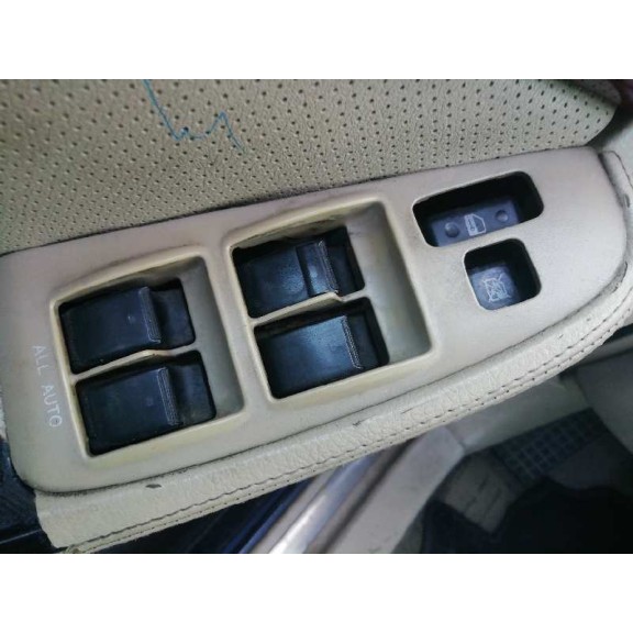 toyota avensis berlina (t25) del año 2004