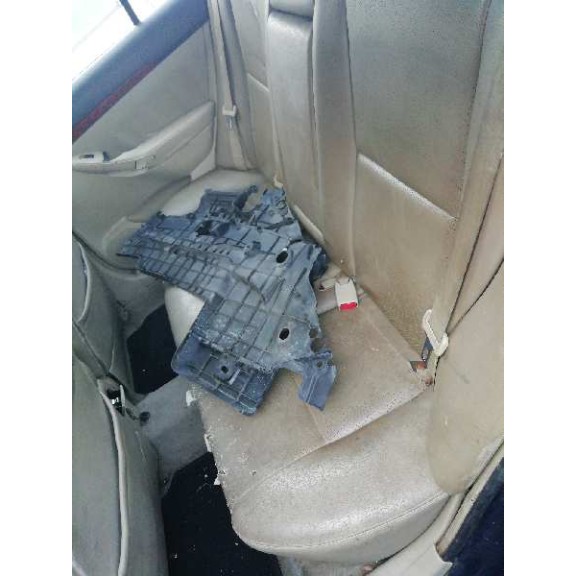 toyota avensis berlina (t25) del año 2004