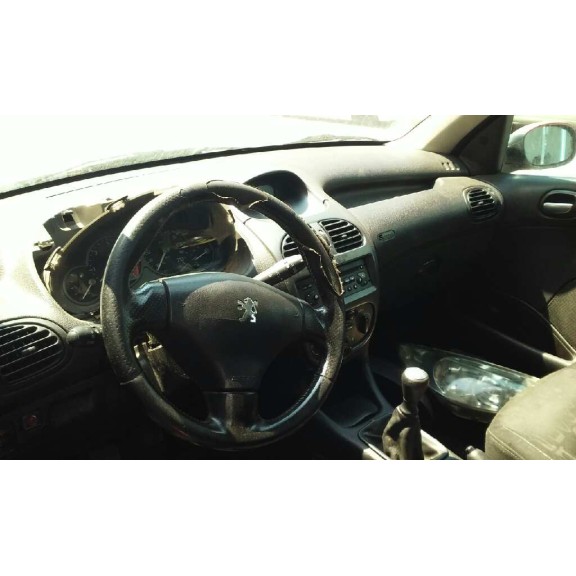 peugeot 206 berlina del año 2001