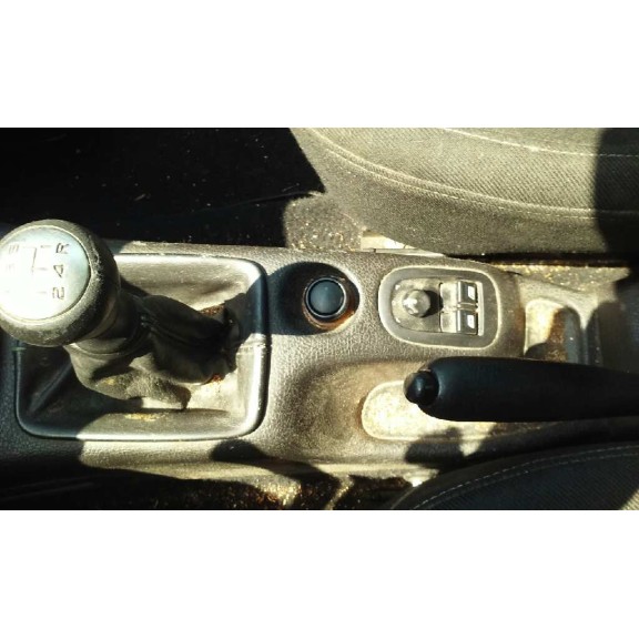 peugeot 206 berlina del año 2001