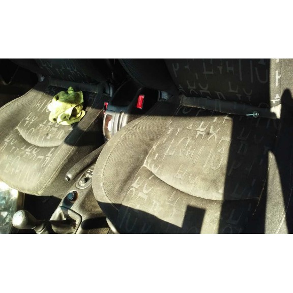 peugeot 206 berlina del año 2001