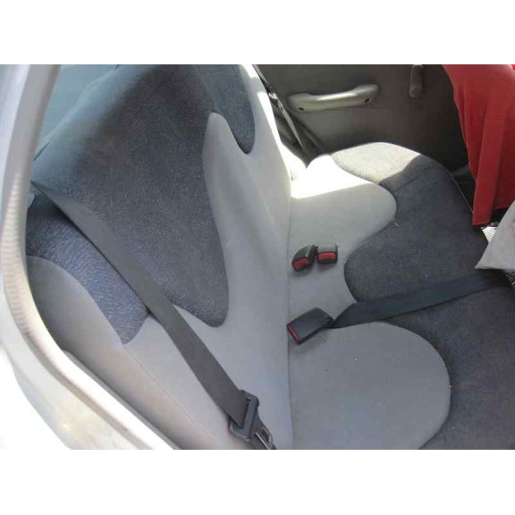 nissan micra (k11) del año 2002