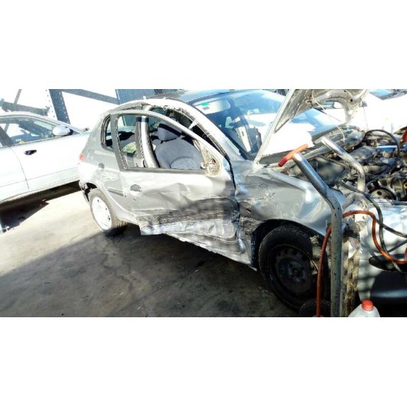 peugeot 206 berlina del año 2002