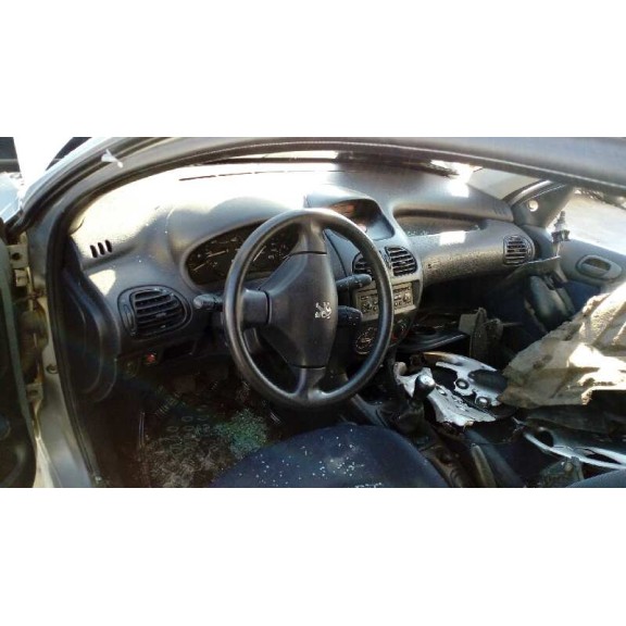 peugeot 206 berlina del año 2002