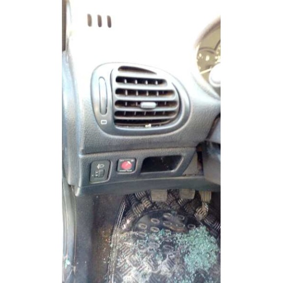 peugeot 206 berlina del año 2002