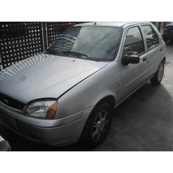 ford fiesta berlina del año 2002