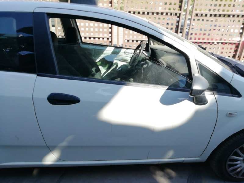 Recambio de puerta delantera derecha para fiat punto (evo) (199) mylife referencia OEM IAM  BLANCA GOLPEADA