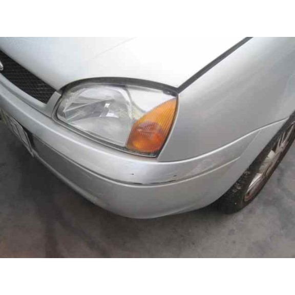 ford fiesta berlina del año 2002