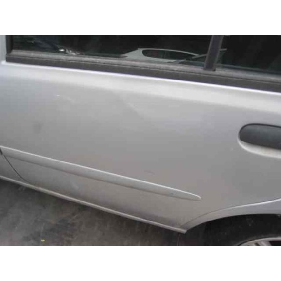 ford fiesta berlina del año 2002