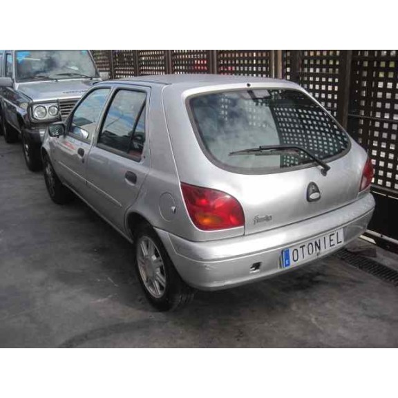 ford fiesta berlina del año 2002