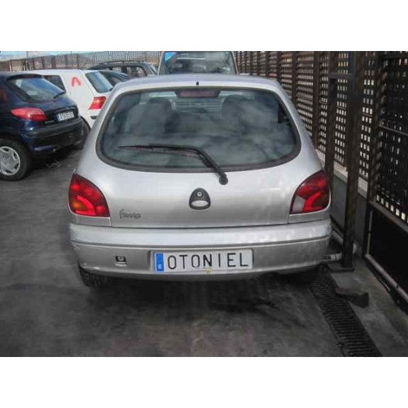 ford fiesta berlina del año 2002