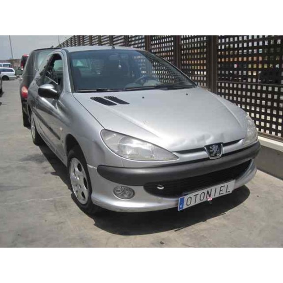peugeot 206 berlina del año 2000