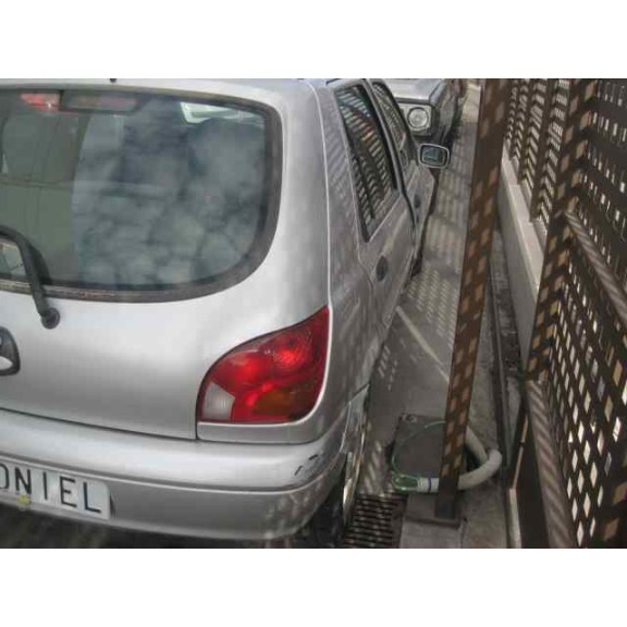 ford fiesta berlina del año 2002