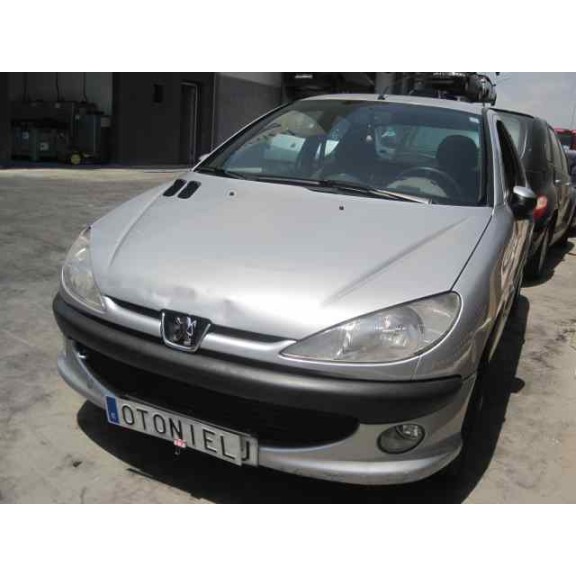 peugeot 206 berlina del año 2000