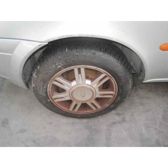 ford fiesta berlina del año 2002