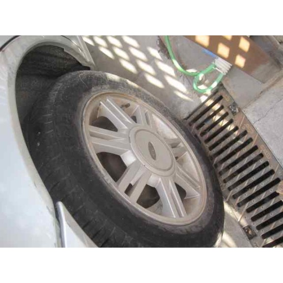 ford fiesta berlina del año 2002