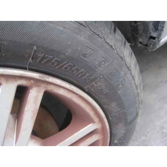 ford fiesta berlina del año 2002