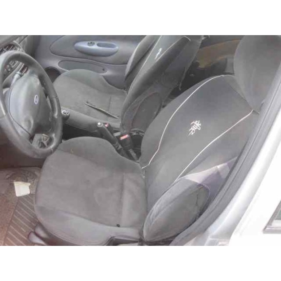 ford fiesta berlina del año 2002