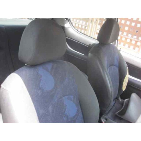 peugeot 206 berlina del año 2000