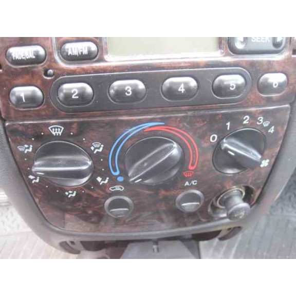 ford fiesta berlina del año 2002