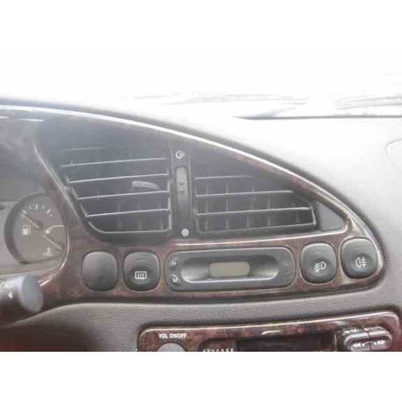 ford fiesta berlina del año 2002