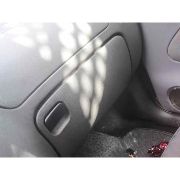 ford fiesta berlina del año 2002