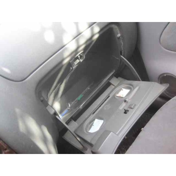 ford fiesta berlina del año 2002