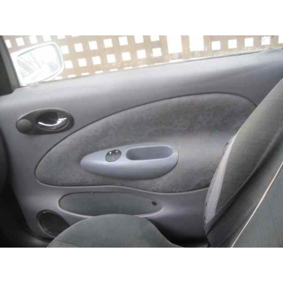 ford fiesta berlina del año 2002