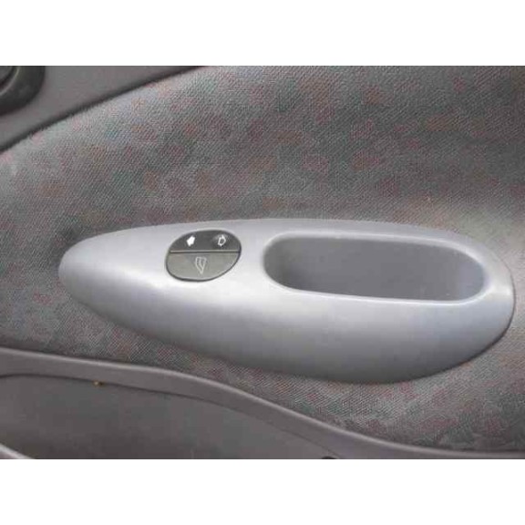 ford fiesta berlina del año 2002