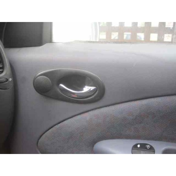 ford fiesta berlina del año 2002