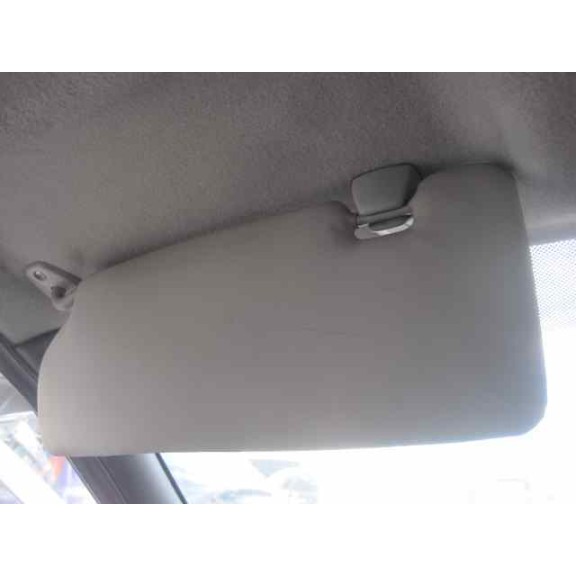 ford fiesta berlina del año 2002