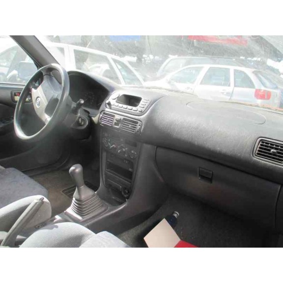 toyota corolla (e11) del año 2000