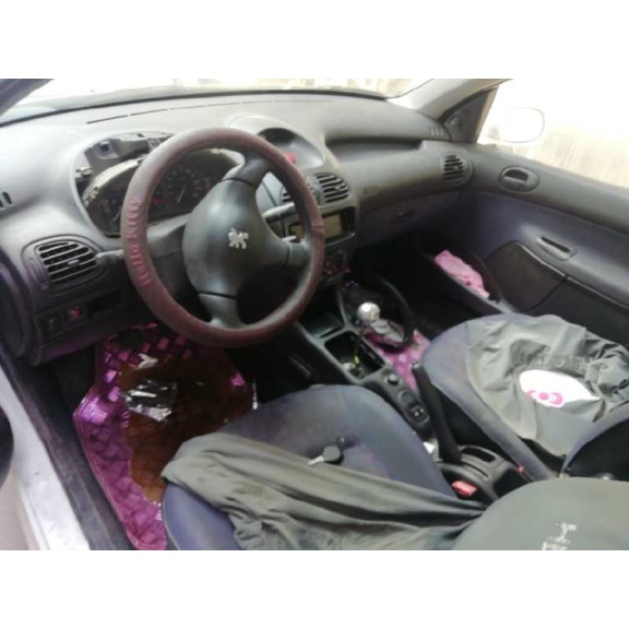 peugeot 206 berlina del año 2000