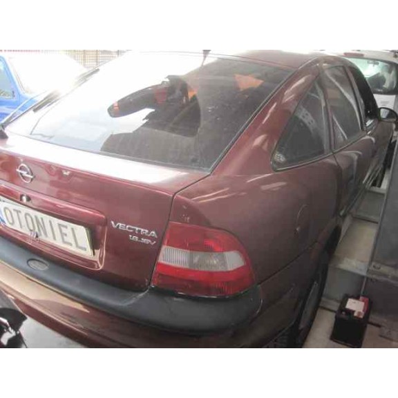 opel vectra b berlina del año 1996