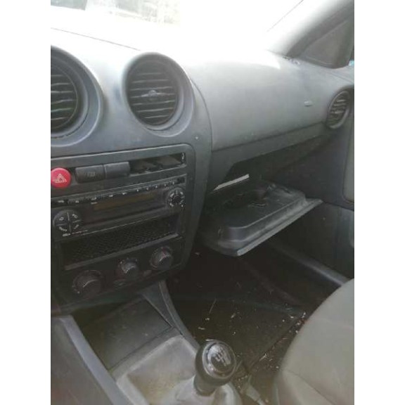 seat ibiza (6l1) del año 2004