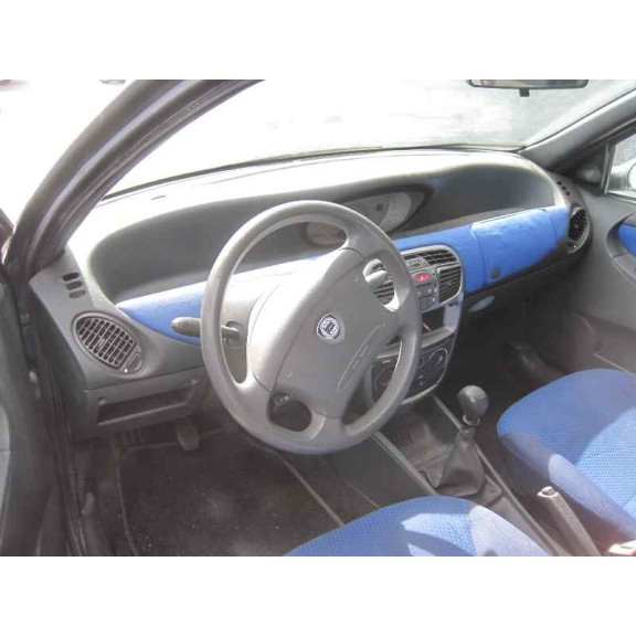 lancia lancia y del año 2001