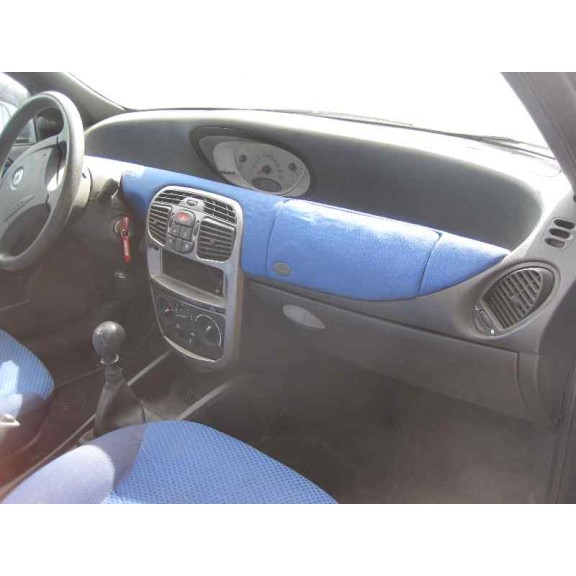 lancia lancia y del año 2001