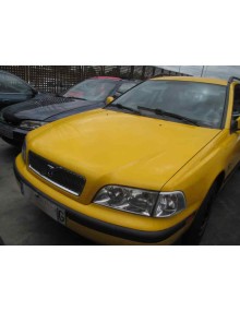 volvo v40 familiar del año 2000