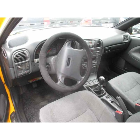 volvo v40 familiar del año 2000